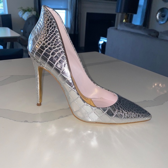 Ted Baker Savenniers Leather Silver Metallic Pump Stiletto US Size 7.5 - Picture 4 of 6